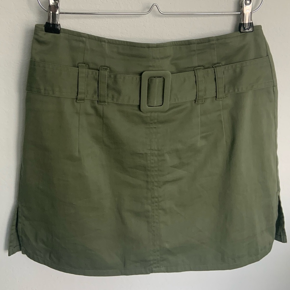 Y2K Buckle Mini Skort Women’s 4 Army Green - Picture 3 of 15